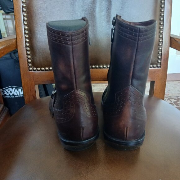 Exquisite pair of mens cowboy boots. Leather. New and unworn. - Picture 11 of 12